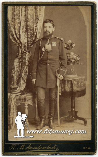 Oficir sa sabljom (autor Petar Aranđelović)