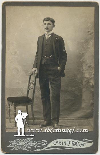 Gospodin sa brkovima (autor Solomon Alkalaj)