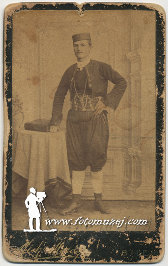 Muškarac u narodnom odelu (autor Mihail Merćep)