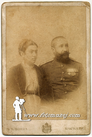 Oficir sa suprugom (autor Ljubiša Đonić)