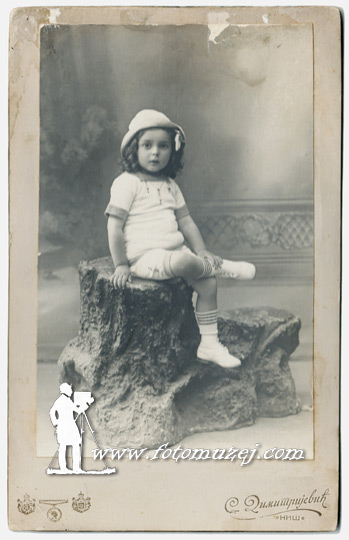 Devojčica sa belim šeširom (autor Spira Dimitrijević)