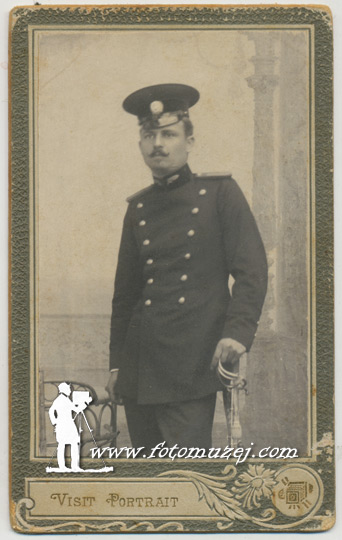 Železničarski službeniok (autor Aleksandar Hofman)