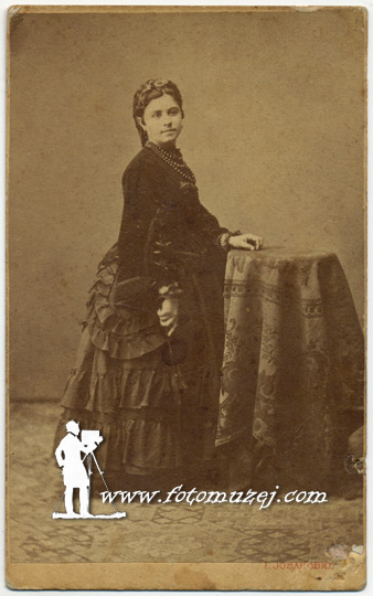 Dama sa suncombranom (autor Gavrilo Jovanović)