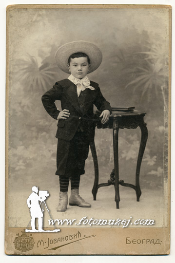 Dečak sa slamnim šeširom (autor Milan Jovanović)