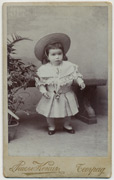 Devojčica sa šeširom