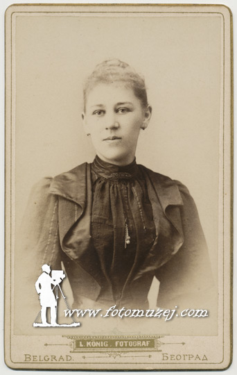 Žena u građanskom odelu (autor Leopold Kenig)