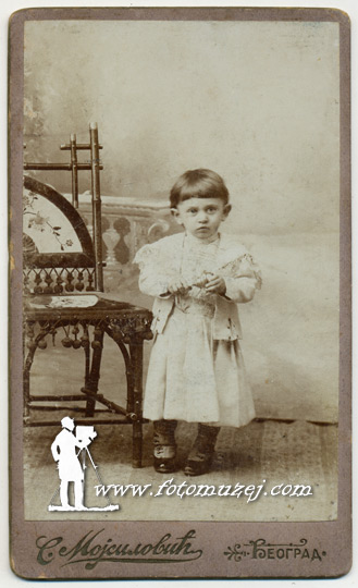 Devojčica sa zvonom (autor Savitaj Mojsilović)