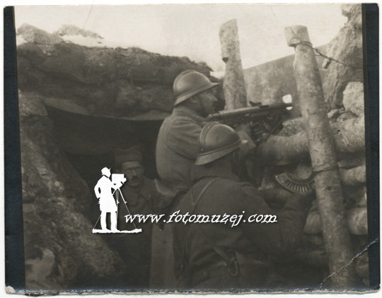 Mašinska puška u rovu, 1918. godina (autor Nepoznati Autor)
