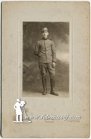 Aero-mehaničar Nikola Kolaković u Solunu 1915. godine  (autor F. Barcouda)