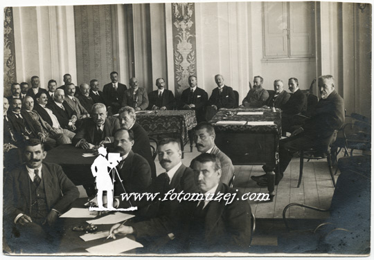 Vlada Srbije sa predsedništvom skupštine na Krfu, 1916. godine (autor Nepoznati Autor)