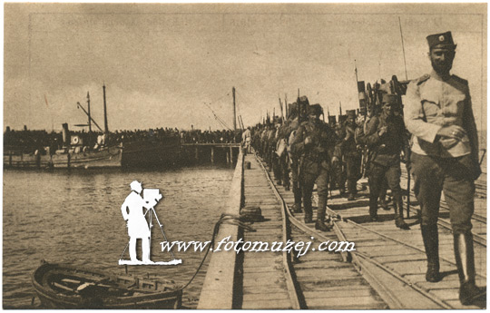 Dolazak srpske vojske sa Krfa u Solun 1916. godine (autor Risto Šuković)