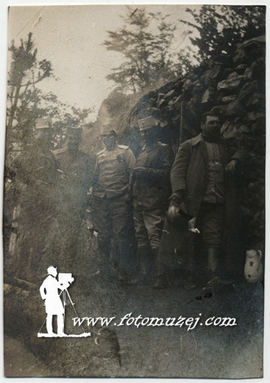 Na Šumovitoj čuci,u štabu Vardarske divizije 1917. (autor V. Vuković)