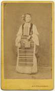 Devojka u narodnoj nošnji (Anka Stojanović)
