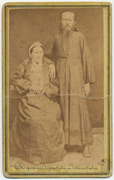Pravoslavni sveštenik sa suprugom