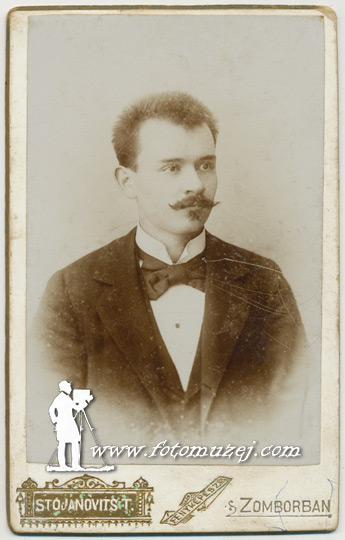 Sredovečan muškarac sa brkovima (autor Tikomir Stojanović)