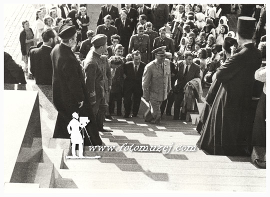 Poseta Josipa Broza Tita grobu Neznanog junaka na Avali 13.05.1945. 03 (autor Nepoznati )