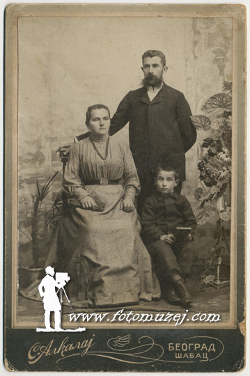 Bračni par sa sinom (autor Samuilo Alkalaj)
