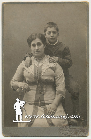Majka i sin (autor Milan Bunuševac)