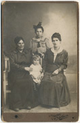 Fotograf:  Helios, iz perioda (1905-1910)