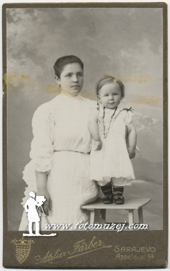 Majka i ćerka u belom (autor Henrich Farber)