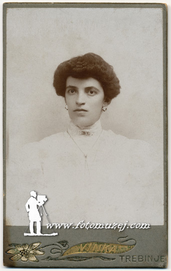 Žena sa minđušama (autor Vinka Peričević)