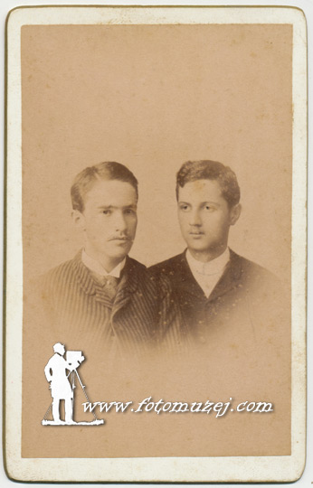 Svršeni maturanti (autor Ljubiša Đonić)