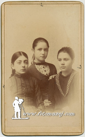 Mara Trifković, Darinka Dokić i Sofija Mijović (autor Ljubiša Đonić)