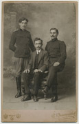 Železničarski službenici sa prijateljem