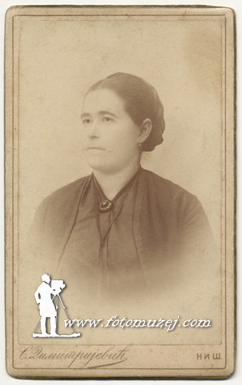 Portret žene u gradskoj nošnji (autor Spira Dimitrijević)