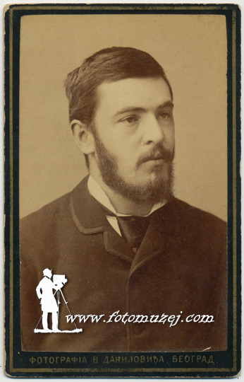 Mladić sa bradom i brkovima (autor Vasa Danilović)