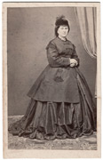 Dama u viktorijanskoj haljini