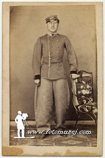 Muškarac u uniformi (autor Florijan Gantenbajn)