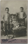 Kosta, Mita i Dana