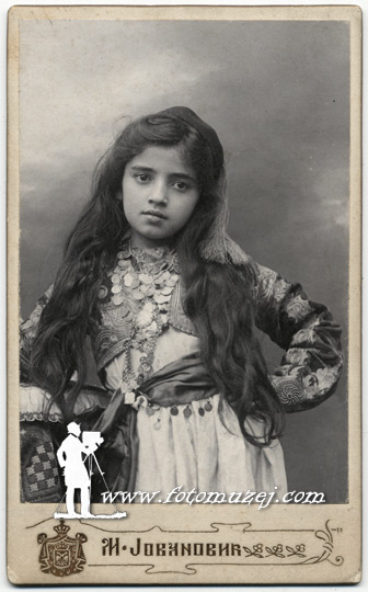 Devojčica u šalvarama (autor Milan Jovanović)