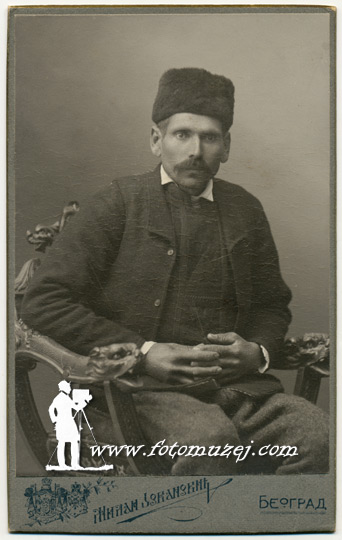 Muškarac u narodnom odelu (autor Milan Jovanović)