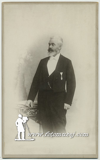 Gospodin sa odlikovanjem (autor Milan Jovanović)