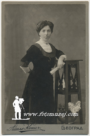Dama sa lepezom (Atelje Kenig)