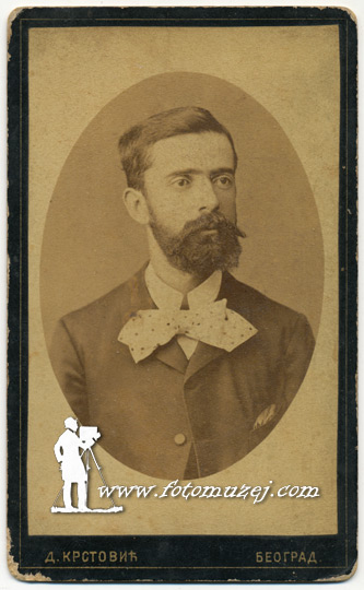 Gospodin sa leptir mašnom (autor Dimitrije Krstović)