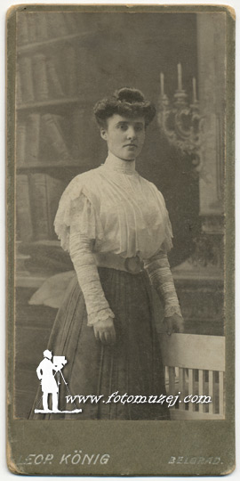 Gospođa u građanskom odelu (autor Leopold Kenig)