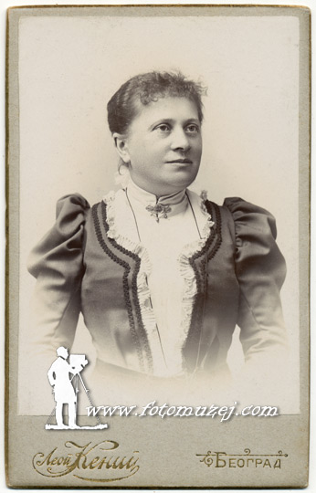 Žena u građanskom odelu (autor Leopold Kenig)