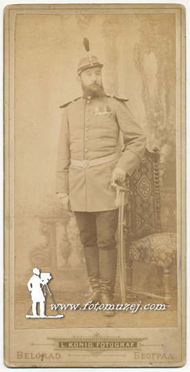 Oficir sa sabljom (autor Leopold Kenig)