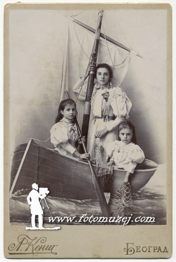 Devojčice u čamcu (autor Leopold Kenig)