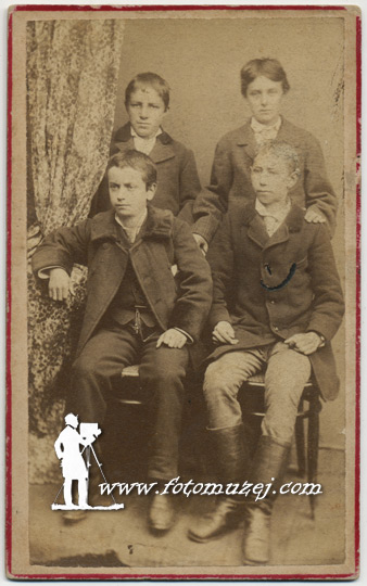 Kragujevački gimnazijalci (autor Gustav Lecter)
