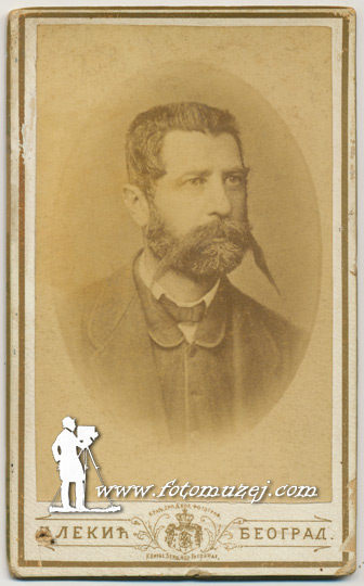 Muškarac sa brkovima i bradom (autor Nikola Lekić)
