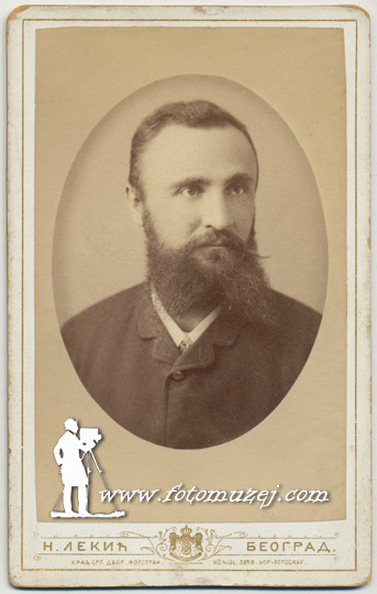 Muškarac sa brkovima i bradom (autor Nikola Lekić)
