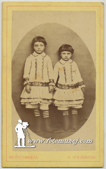 Zora i Marika (autor Aleksa Mijović)