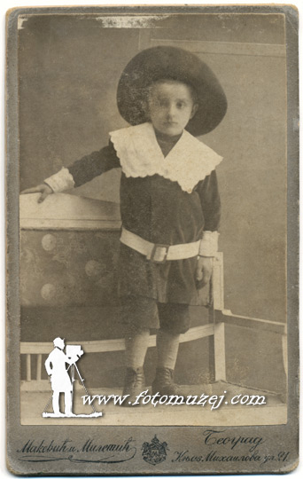Dečak sa šeširom (autor Kosta Makević)