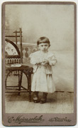 Devojčica sa zvonom