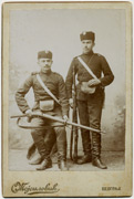 Limar Blagoje Trajković i njegov drug u pešadijskim uniformama sa puškama