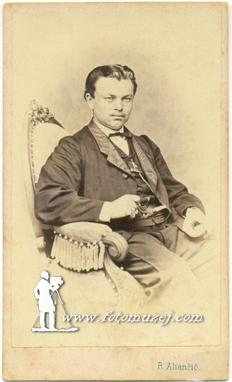 Mlađi muškarac (autor Rohus Alijančić)